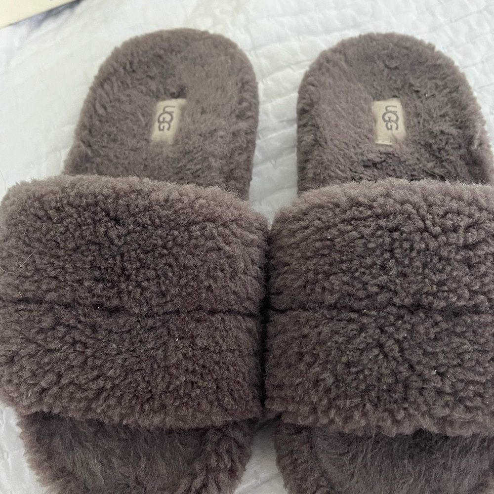 UGG Plush slippers women’s size 8